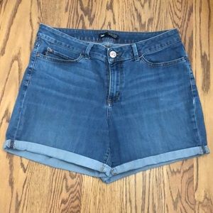 Lee jean shorts. Size 14